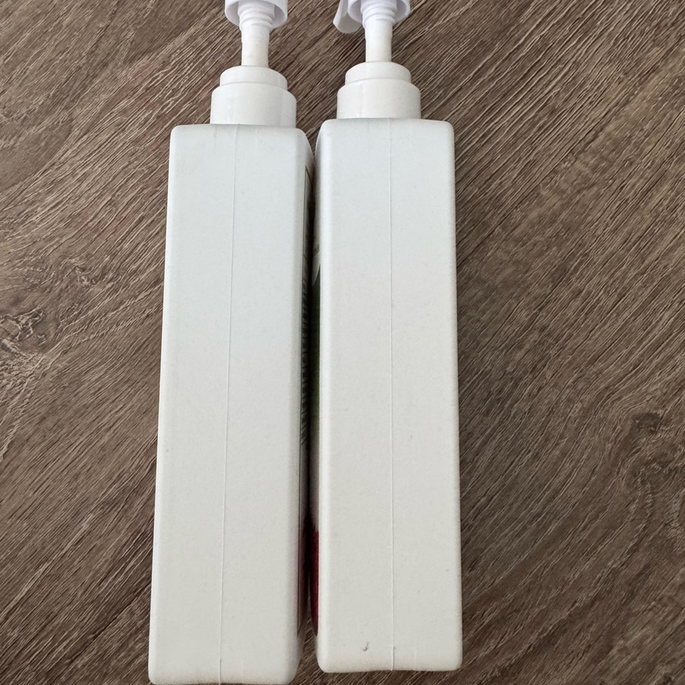 Native Strawberry Matcha Strengthening Shampoo & Conditioner - Green, White, Red - Picture 4 of 4